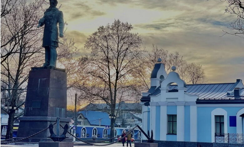 Памʼятник Степану Макарову стоїть на Набережній Миколаєва