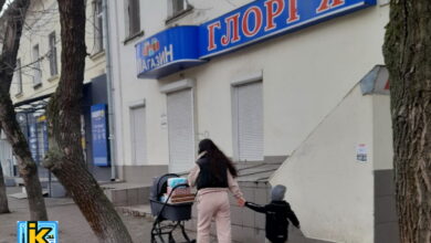 Вивіска: магазин йде за мовним законом