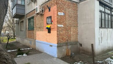 Меморіальна дошка на будинку, де жив Євгеній Логінов