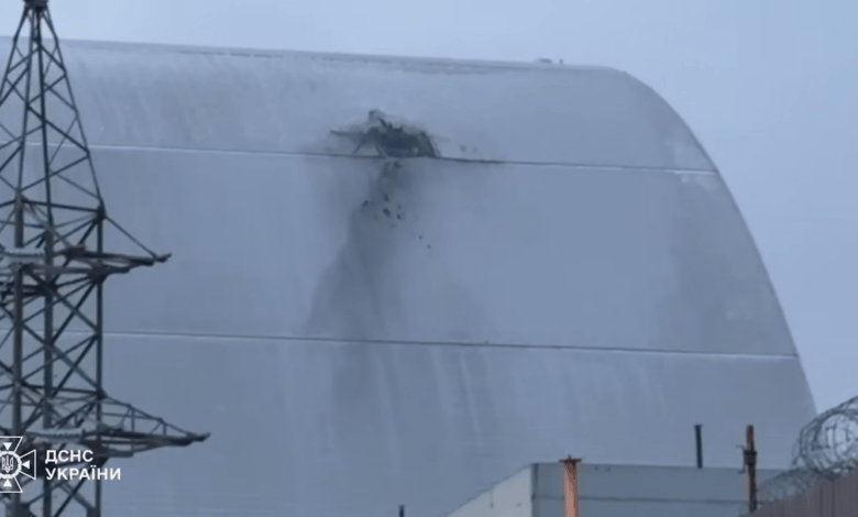 Пошкоджене укриття ЧАЕС