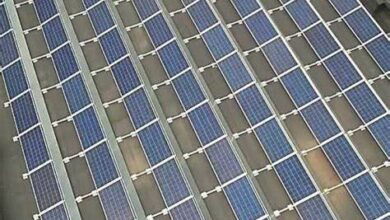 Сонячні панелі на даху (ілюстрація)