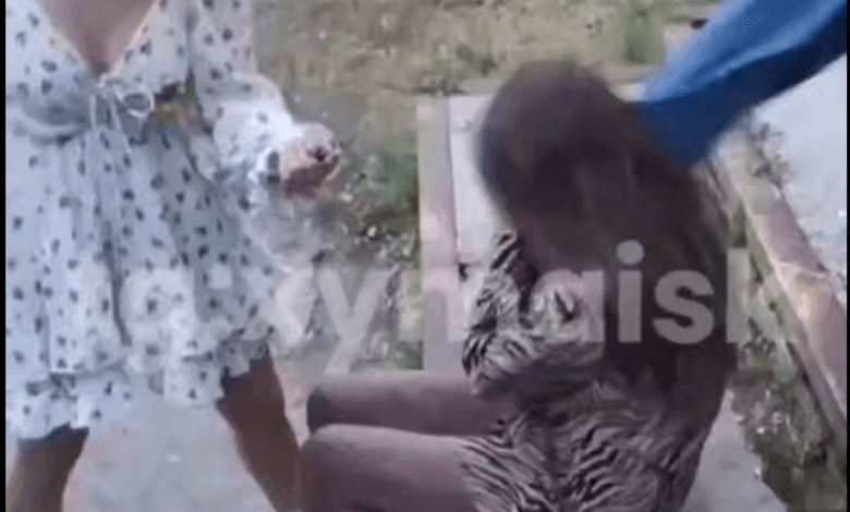 Знущання над дівчиною