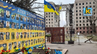 Алея слави біля зруйнованої будівля Миколаївської ОВА