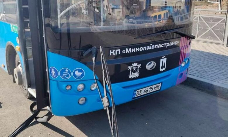 пошкоджений автобус