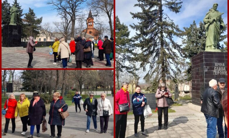 Покладання квітів у Корабельному районі