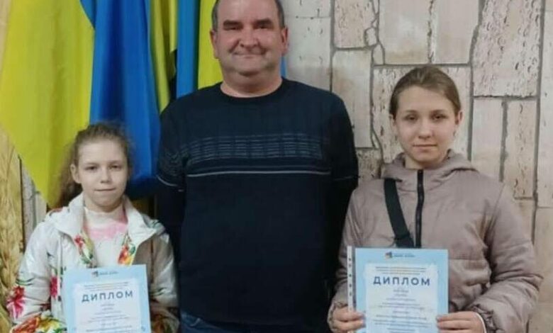 Юні дослідниці та їх вчитель