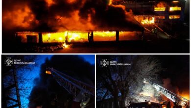 Миколаївські вогнеборці приборкали масштабну пожежу на складах