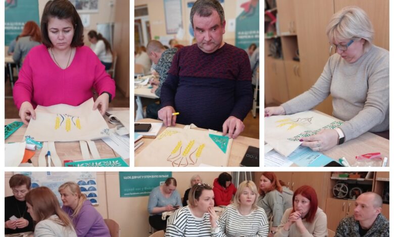 Вчителі розмальовують шопери