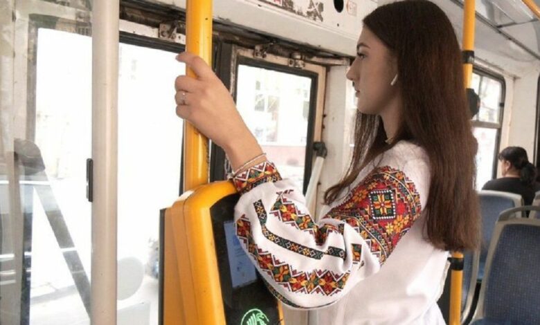 Вишиванка в транспорті