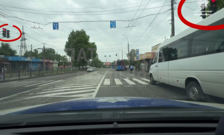 "Ось він, порушник" (кадр з поліцейського відео)