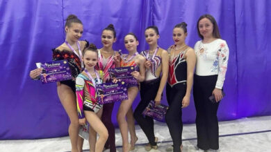 Юні миколаївські чемпіонки та їх наставниця