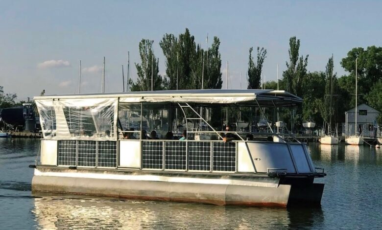 Катамаран "Фарад" на маршруті (фото Facebook)