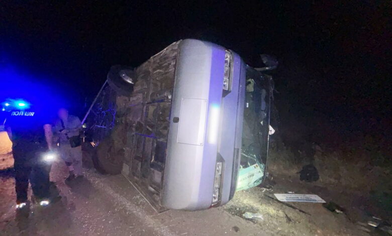 На Миколаївській трасі перекинувся автобус