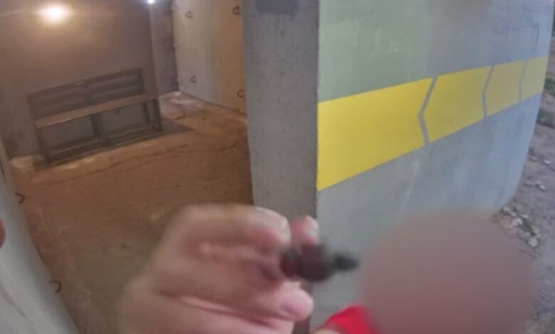 За мить до пошкодження камери (скрін з камери відеонагляду)