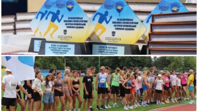Нагороди для юних атлетів; один з моментів змагань