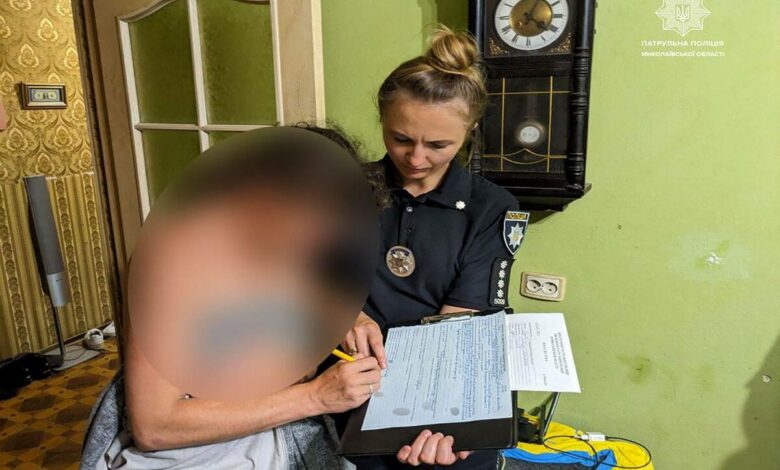 "Нудистку" затримали та трохи вдягли