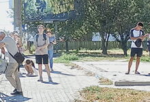 На зупинці нема де сховатися від сонця або дощу
