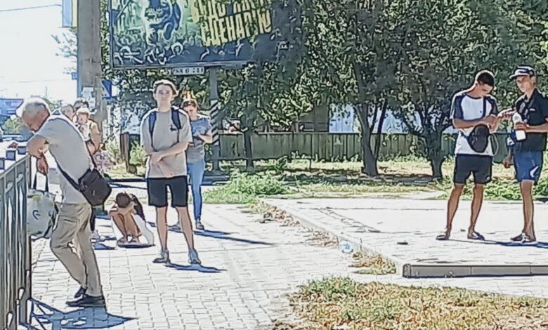 На зупинці нема де сховатися від сонця або дощу