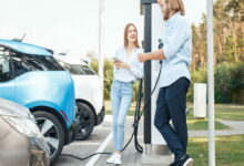 Електроавтівці теж потрібна заправка (фото ЗМІ)