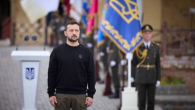 На передньому плані - Володимир Зеленський