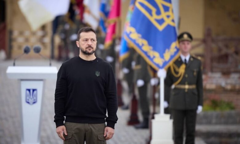 На передньому плані - Володимир Зеленський