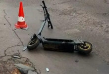 Самокат на місці ДТП(ілюстрація від ШІ)
