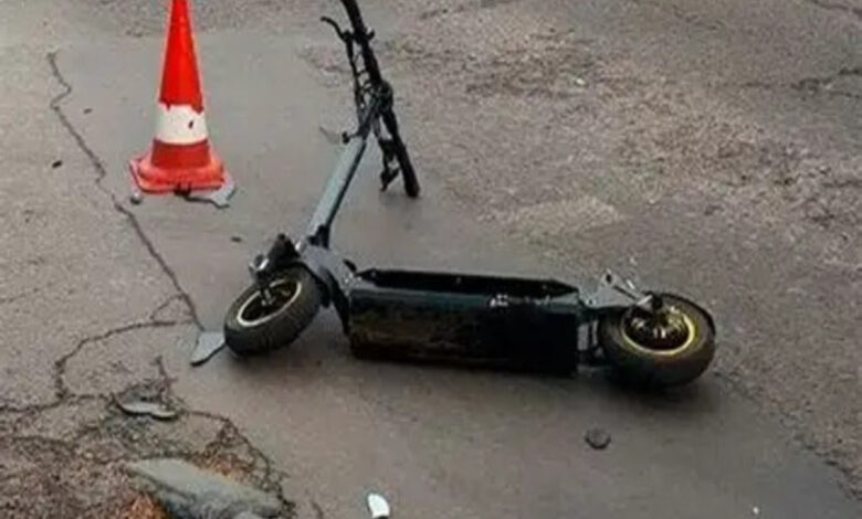 Самокат на місці ДТП(ілюстрація від ШІ)