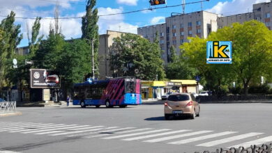 тролейбус на перетині проспектів у Корабельному районі Миколаєва