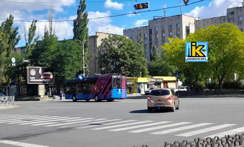 тролейбус на перетині проспектів у Корабельному районі Миколаєва