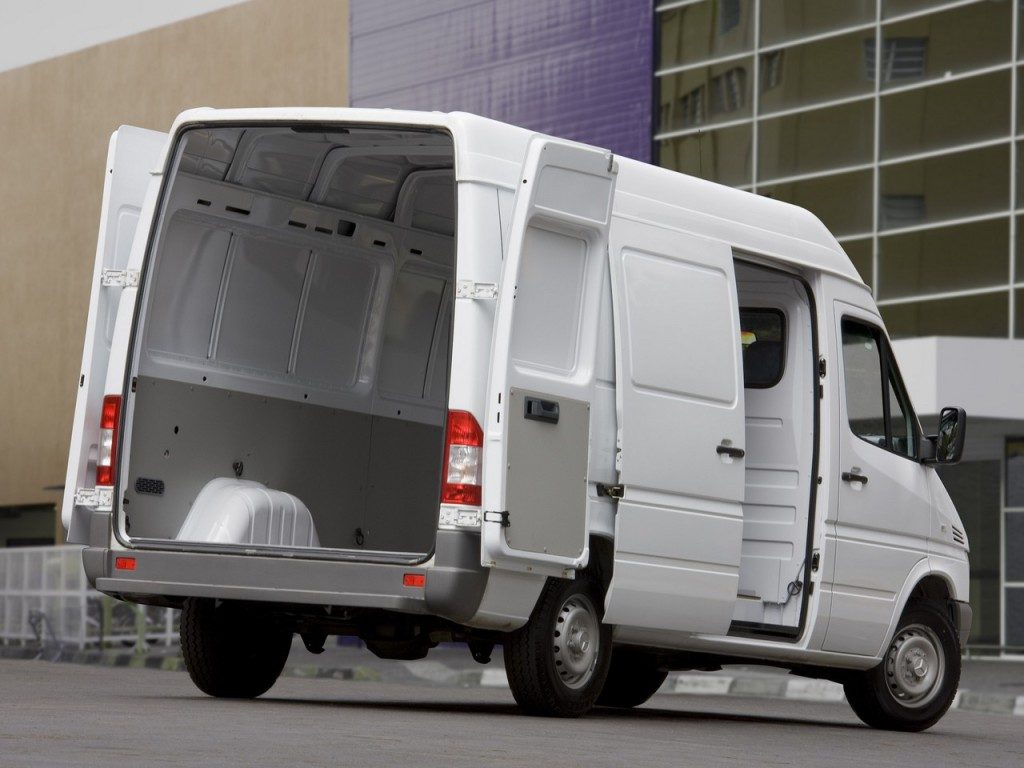 Микроавтобус службы грузового такси