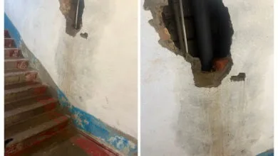 Обірвана каналізаційна труба