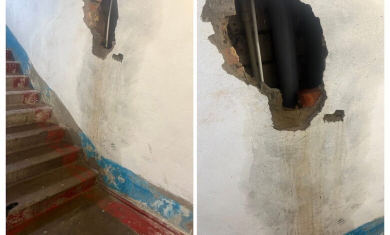 Обірвана каналізаційна труба