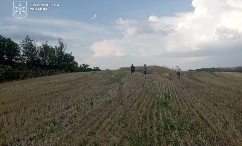 На одному з розораних курганів