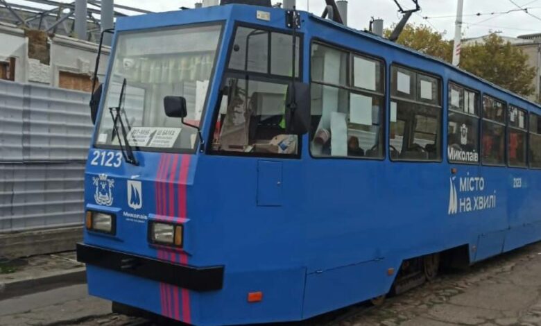 У Миколаєві трамвай наїхав на "вибухівку": поліція пояснила, що це була батарея