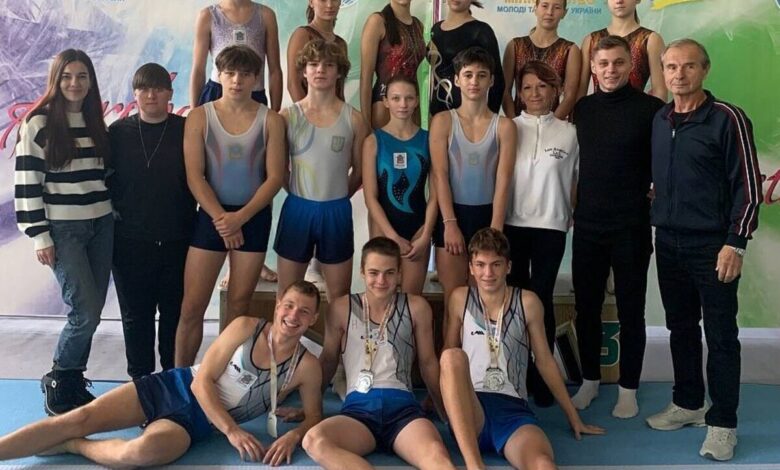 Срібло з акробатичними сальто: Миколаїв повертається додому з медалями