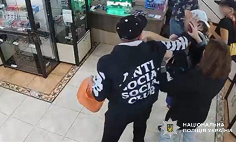 Конфлікт в магазині (фото поліція Миколаївщини)