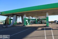 Пошкоджена внаслідок ракетного обстрілу АЗС