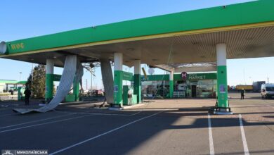 Пошкоджена внаслідок ракетного обстрілу АЗС