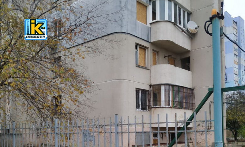 Пошкоджений при обстрілі будинок у Корабельному районі