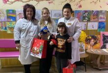 Працівники та маленькі пацієнти сімейної амбулаторії в Корабельному районі