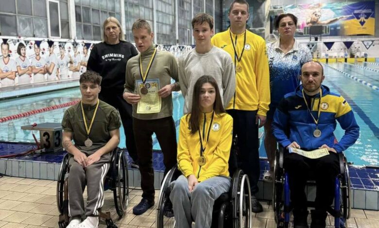 Миколаївські параспортсмени та їх тренери