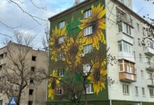 Мурал "Соняхи" у Миколаєві