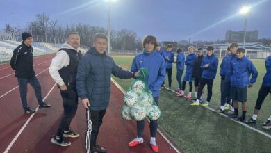 М'ячі для футболістів (Фото: Управління у справах фізичної культури і спорту ММР)