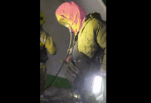 Евакуація з задимленого під'їзду (скрін з відео ДСНС)