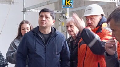 Ліворуч - Віталій Кім