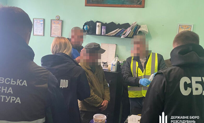 Затримання інспектора колонії, який проносив ув'язненим наркотики