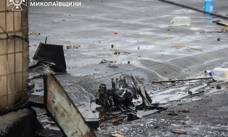 Залишки ворожого дрона на даху багатоповерхівки