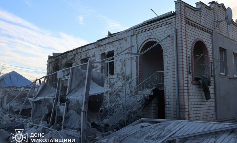 Наслідки російського удару по Корабельному району Миколаєва