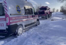 ДСНС визволяє авто швидкої допомоги