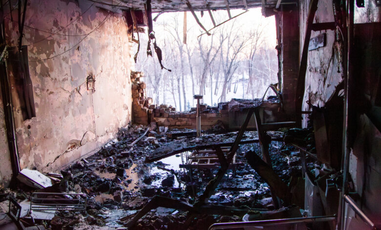 Зруйновані приміщення медичного закладу в Києві після удару російських військ 5 січня 2026 року. (фото Медіацентр Україна)